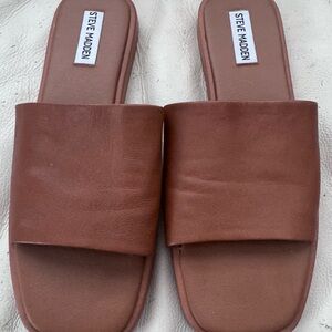 Steve Madden Tan Slide Sandals – Size 9